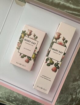 Mary Kay Confidently You set - 3