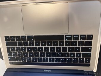 MacBook Pro 13” (2020, Intel i5) – TOP stav / 400 € - 3