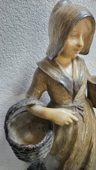 socha dievcata-keramika Goldschaider - 3