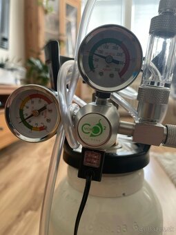 Predám 2x CO2 5l,2l, regulátor a budíky, 2x UV lampa - 3
