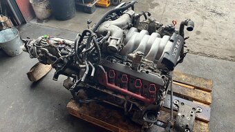 Motor 5,2 FSi V10 kód: BXA, BSM - 3