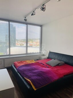 Vynikajúca lokalita s pekným 2.izb.bytom.62m2 - 3