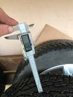 Zimne NOKIAN 215/60 r17 - 3