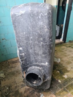 Plastová nádrž na vodu 400 litrov - 3