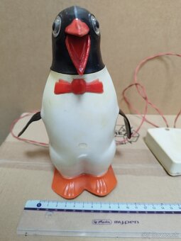 Predám retro hračku tučniak na ovládanie - 3