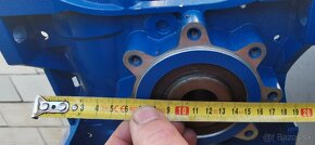 Motor 2,2kw 400V s prevodovkou 36 ot. /min - 3