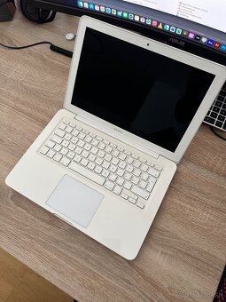 Apple Macbook Unibody 13 Biely 2009 - 3