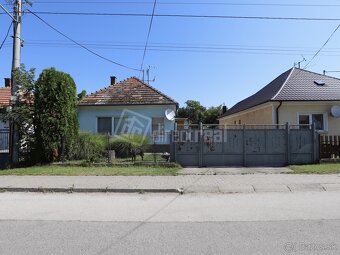 Starší 3 izbový rodinný dom sedliackym štylom na obr… - 3