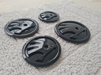 Čierne / karbónové znaky - logo na ŠKODA - 3