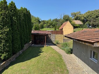 Veľký RD s bazénom v obci Petrova Ves - 2 samostatné bývania - 3