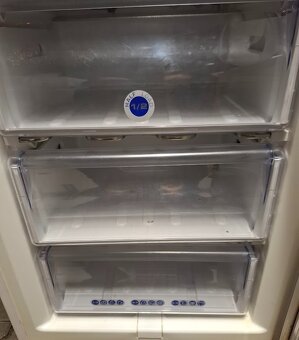 350Litrovú chladničku Whirlpool ARC5781 - 3