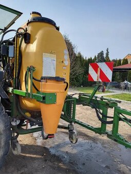 Postrekovač Amazone UF 1200 15 m, hydraulicky otváraný, počí - 3