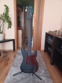 Basgitara Harley Benton, stojan, púzdro, remeň - 3