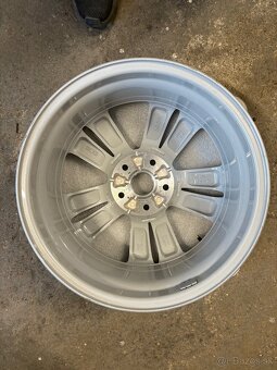 Predam 2 ks hlinikový disk originál Kia Sportage r17” - 3