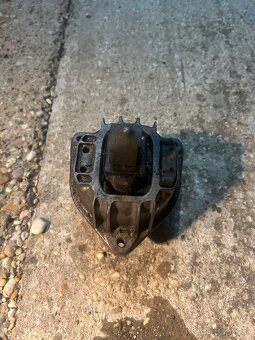 Držiaky motora BMW f10 - 3