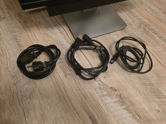 24" Dell U2415b + Soundbar - 3