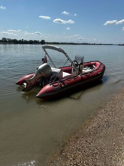 Predám nafukovací čln BUSH s motorom Honda 40HP + prívesný - 3