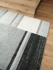 Moderný koberec o rozmeroch 2x2,9m - 3