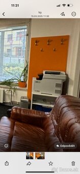 Prodán dva kancelářské stoly a věšák na zeď. - 3