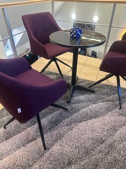 Fialová stolička - 3