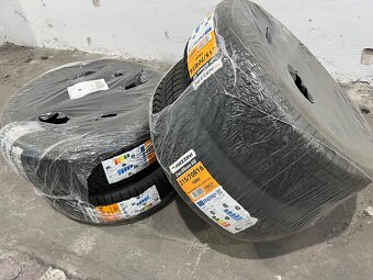 Celorocne pneu 215/70R16 - 3