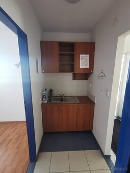 Na prenájom spevnená plocha 701 m² + kancelária 36 m² – Preš - 3