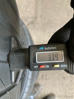 Letné pneu 235/45R20 viem aj prezuť - 3