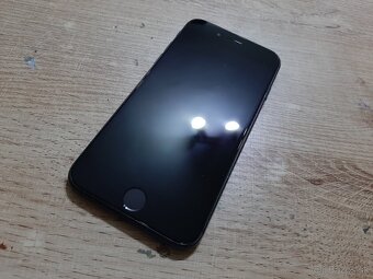 Iphone se 2020 64gb plnefunkcny s 90 percentnym zdravym bate - 3