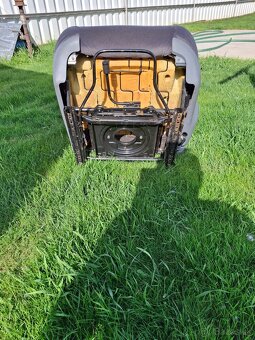 Sedadlo spolujazdca s otočnou konzolou - 3