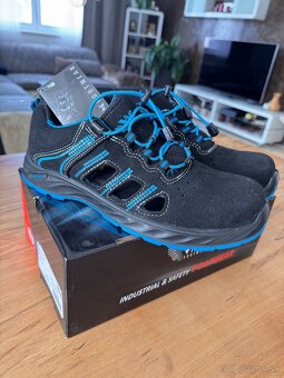 Pracovná obuv 43 so spevnenou špičkou - 3