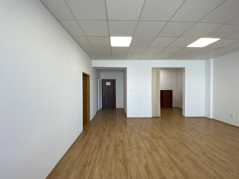 Priestranná kancelária : 42 m2 - v centre mesta - 3
