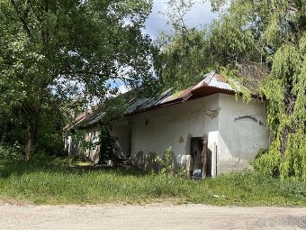 Rozľahlý pozemok ( 6677 m2) na komerčné využitie - Kravany - 3