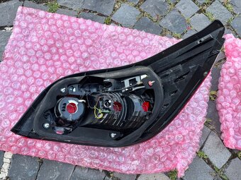 Zadné svetlá BMW 5 E60 - 3