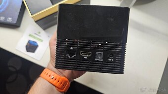 TV box s bezdrôtovým nabíjaním mobilu - 3