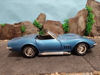 Prodám model 1:18 Chevrolet Corvette 1969 - 3