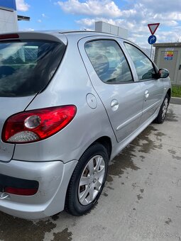 Peugeot 206+ 1.4 benzín - 3