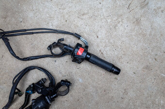 Honda CBR600 F4i (2001–2006) – Pravá a ľavá rukoväť - 3