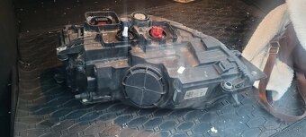 Pravý hlavný svetlomet - 3