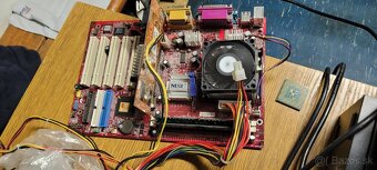Predám dosku MSI (socket 478) + CPU + pamäte (2x 256MB) - 3