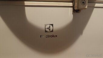 Truhlicová Electrolux mraznička 300L - 3