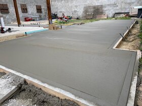 Leštený, metličkový betón, betónová priemyselná podlaha - 3