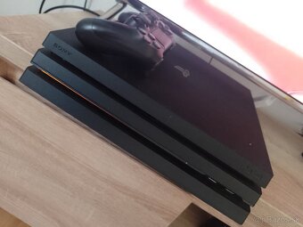 Playstation 4 PRO 1TB - 3