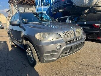 Prodam nahradni dily z BMW x5 e70 lci 40d 225kw 7míst - 3