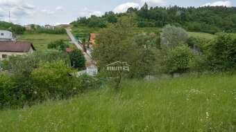 Exkluzívne na predaj slnečný stavebný pozemok 1742 m2, Divin - 3