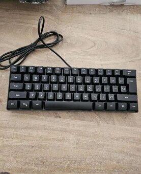 Čierna USB herná klávesnica GOTBAT 60% (61 klávesov) - 3