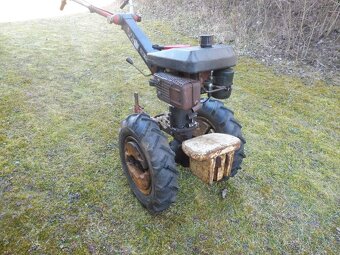 predám malotraktor vari s náradím a príslušenstvom - 3