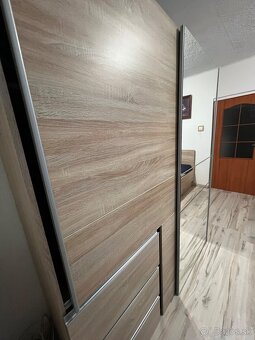 Skriňa so zrkadlom - 3