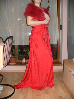 červene spoločenské šaty - 3