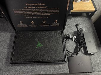 Razer Blade 15 (2023) RTX 4060 - 3