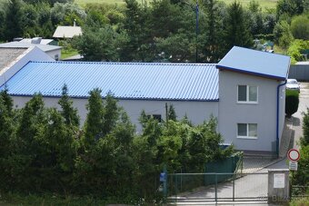 Na predaj polyfunkčná budova s bytom a garážou - 3
